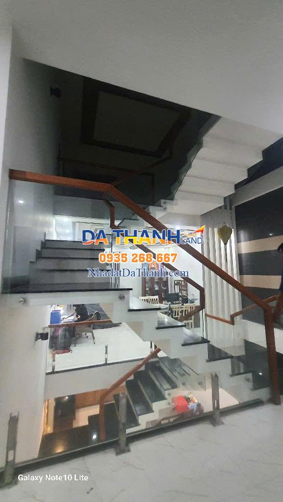 2 LÔ MẶT TIỀN LIỀN KỀ SẴN 2 NHÀ 4 TẦNG SÁT LÝ THÁI TÔNG MÀ GIÁ CHỈ NHỈNH 4 TỶ/1 LÔ 1 IMG 1728816607230 1728866638744